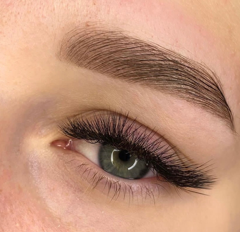 Коррекция бровей