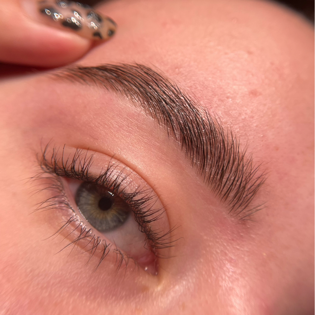 Оформление бровей