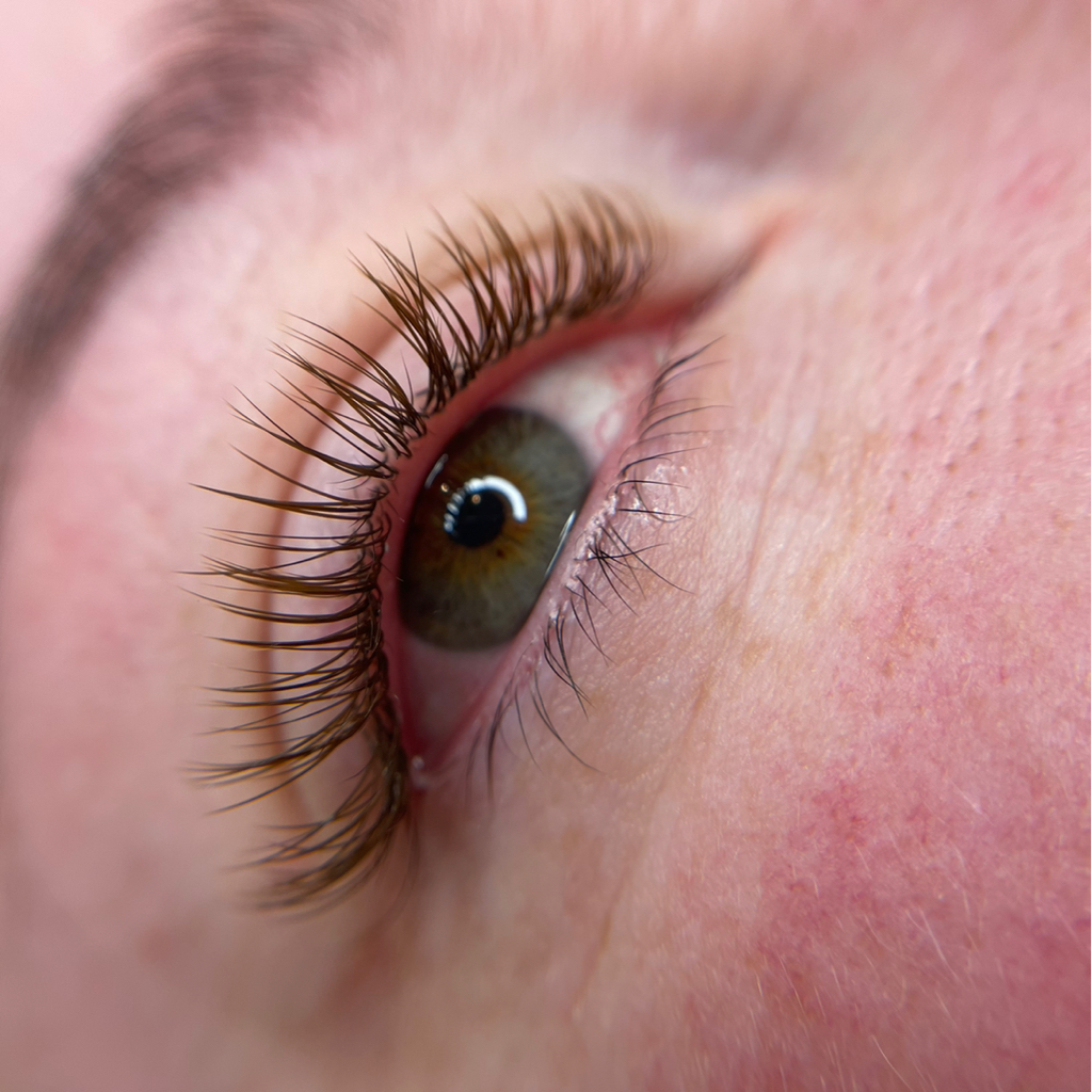 Наращивание ресниц классика