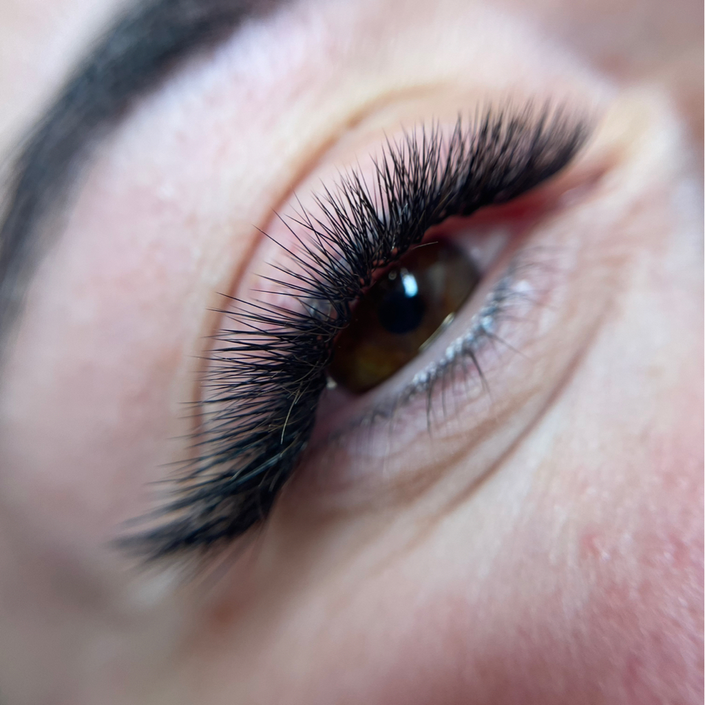 Наращивание ресниц 3D