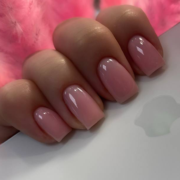 Маникюр с лечебным лаком