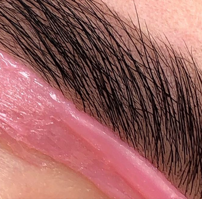 Коррекция бровей