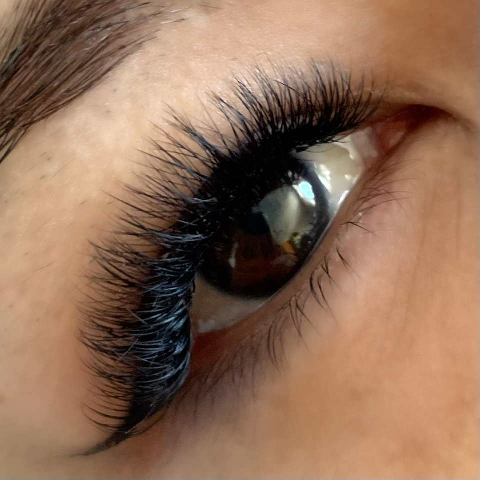 Наращивание ресниц объём-4D