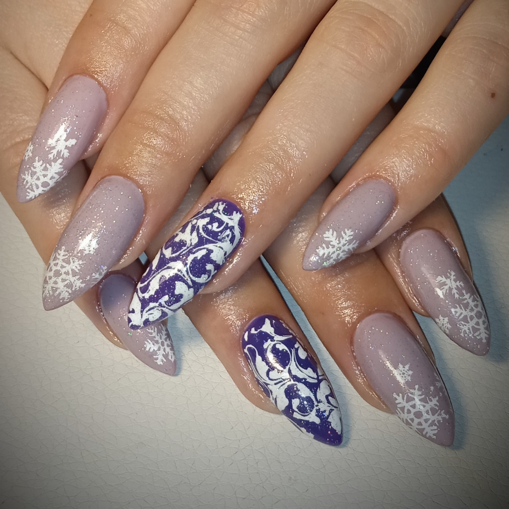 наращивание ногтей