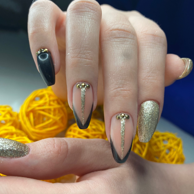 Маникюр (или обр.пальчиков ног) /Снятие (1000₽/400₽)