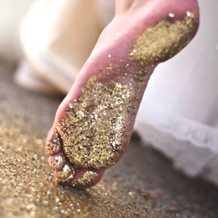 Педикюр GOLDEN TRACE с однотонным покрытием