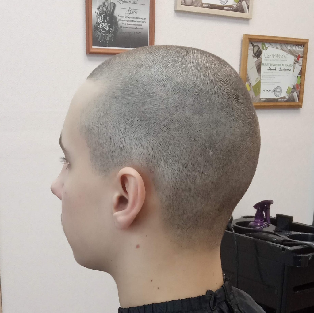 стрижка наголо