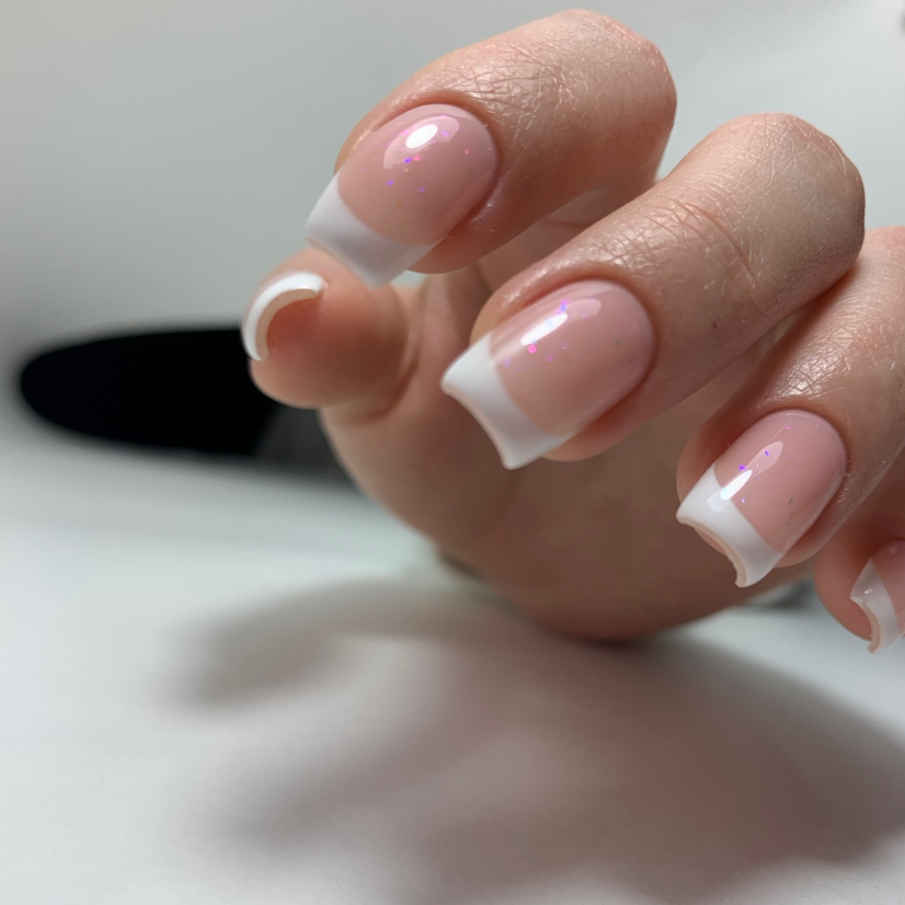 Маникюр с покрытием ФРЕНЧ