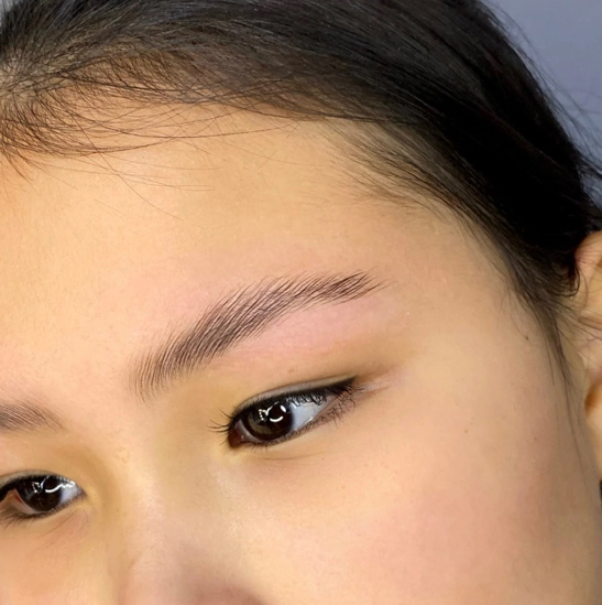 Коррекция бровей