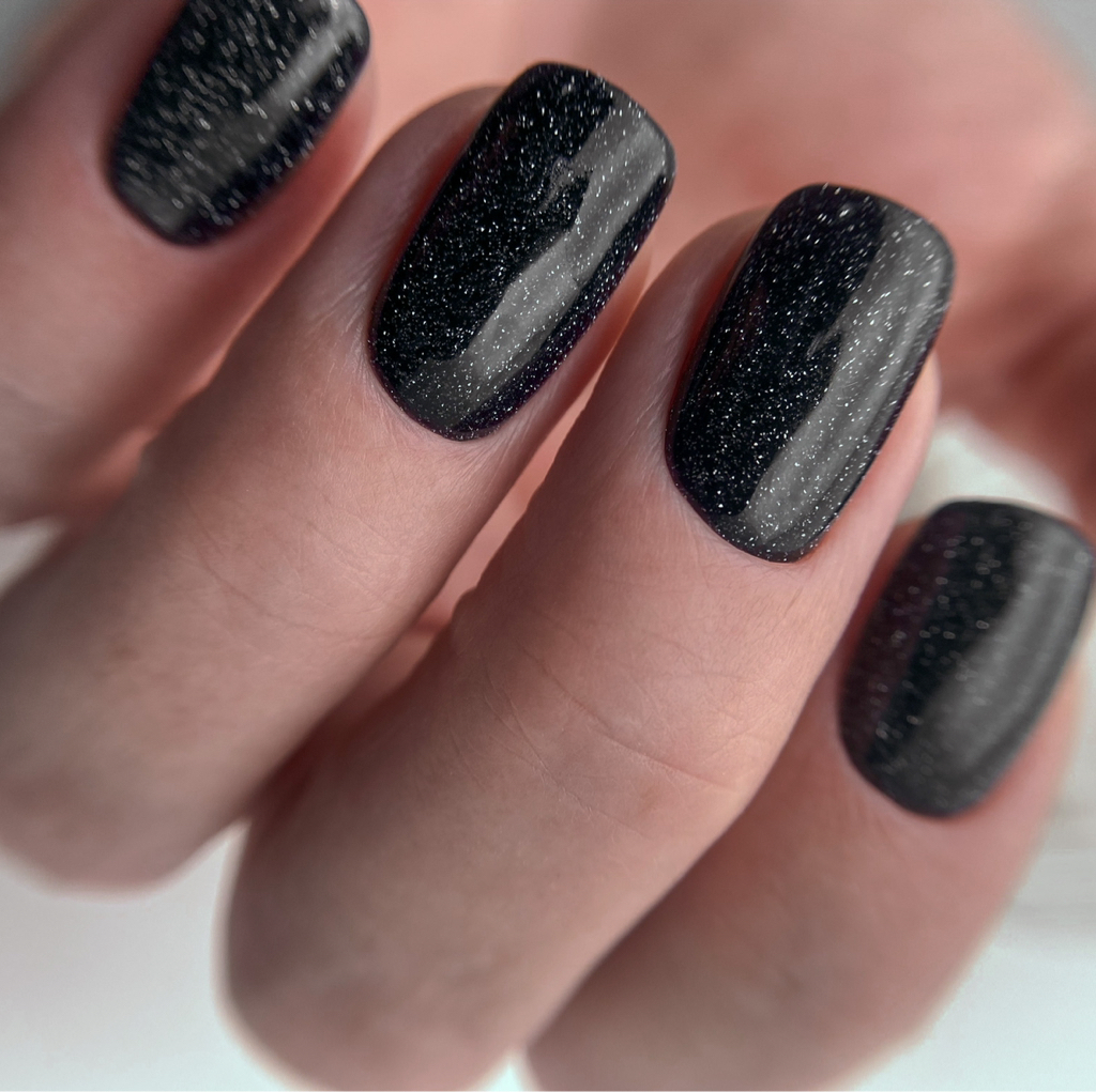 Комплекс: маникюр + покрытие (укрепление и легкий дизайн входит в стоимость)