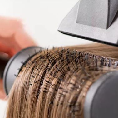 Укладка волос брашинг
