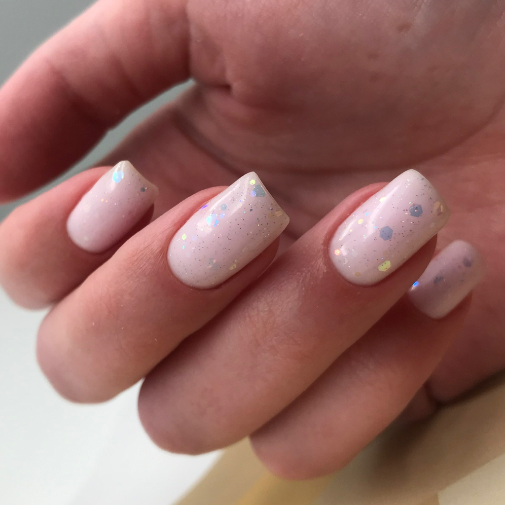 Маникюр+покрытие камуфлирующей базой