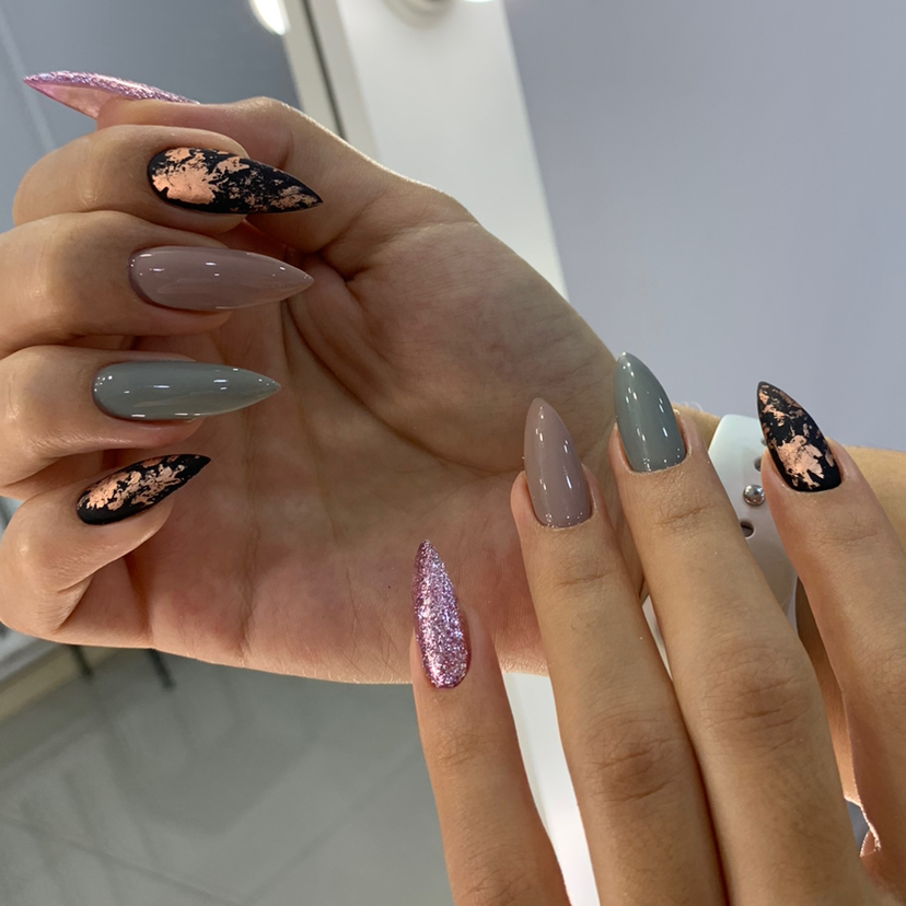 Дизайн всех пальчиков простой