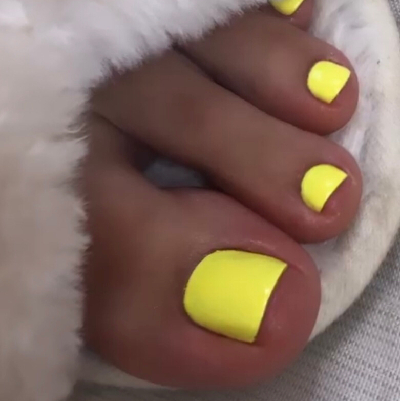 Педикюр с обработкой стопы + покрытие гель-лак