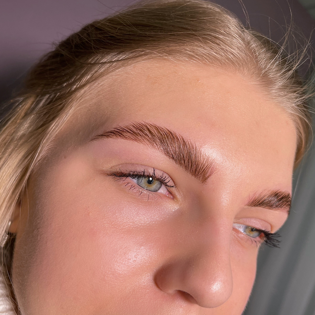 Долговременная укладка + коррекция+ окрашивание бровей