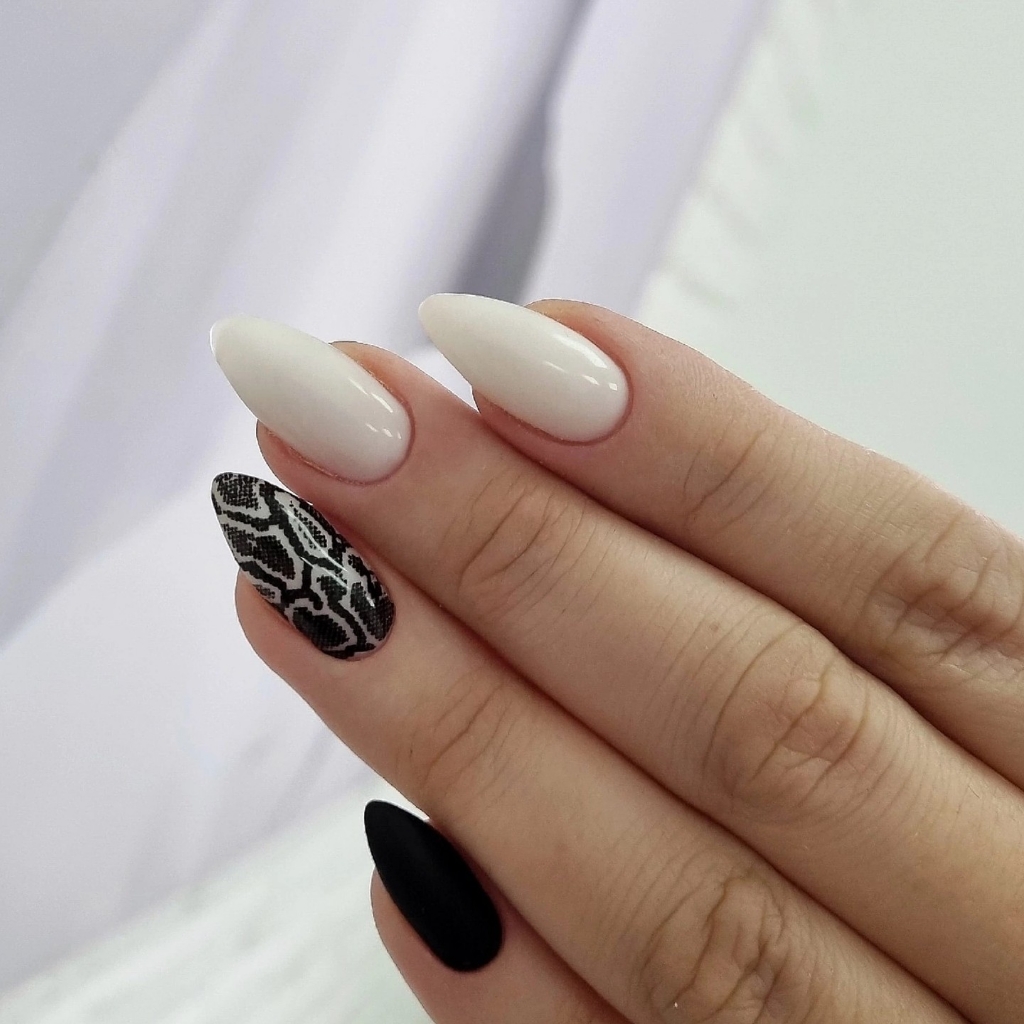 Коррекция ногтей гелем