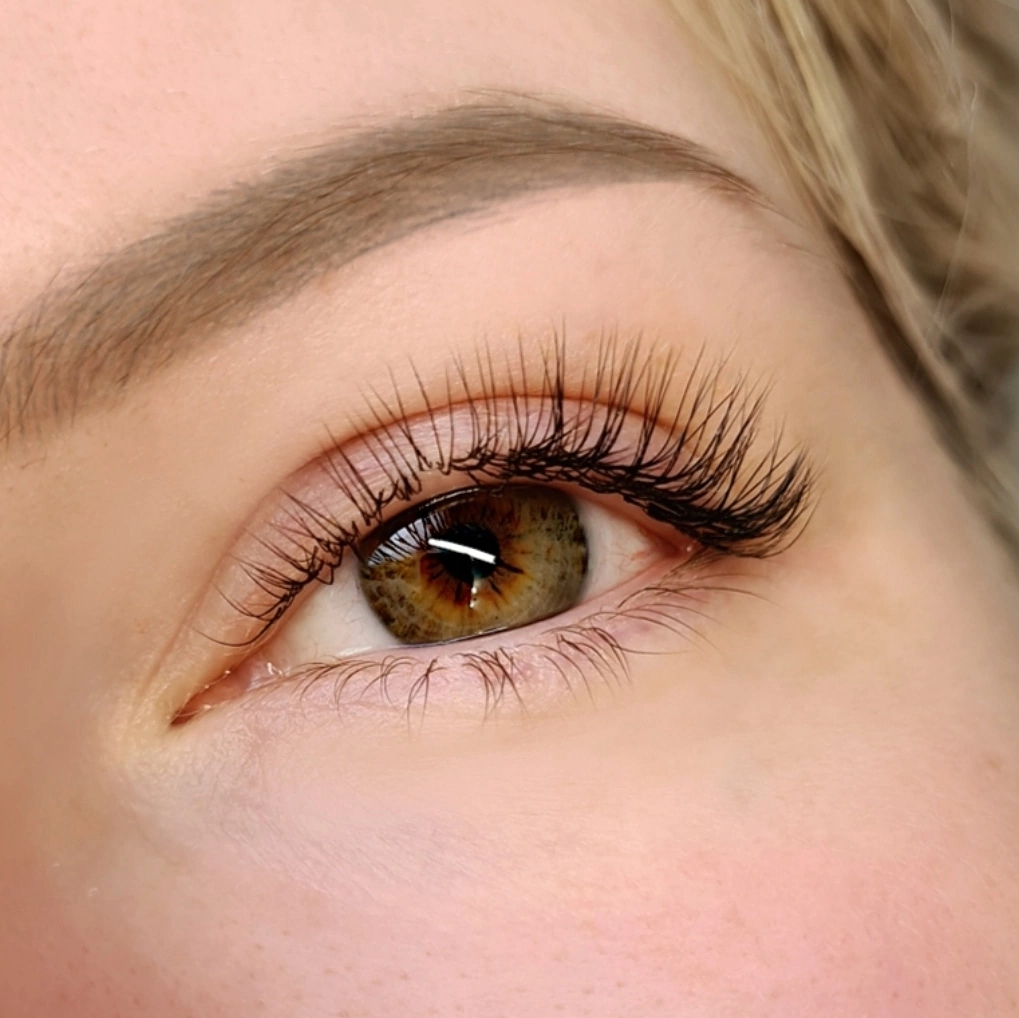 Наращивание ресниц КЛАССИКА