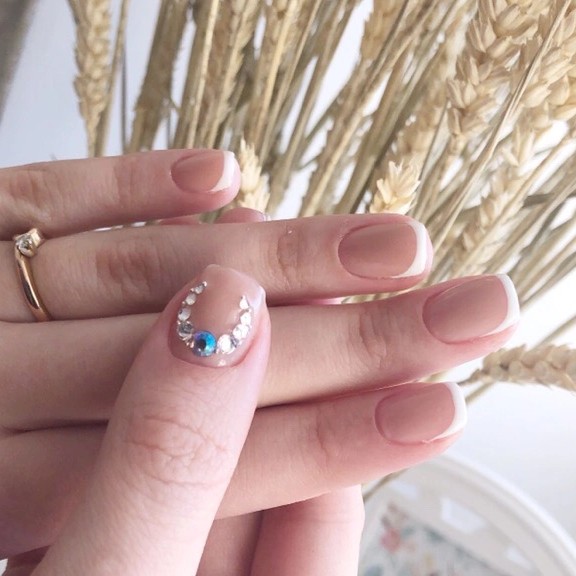 Коррекция ногтей гелем (френч)