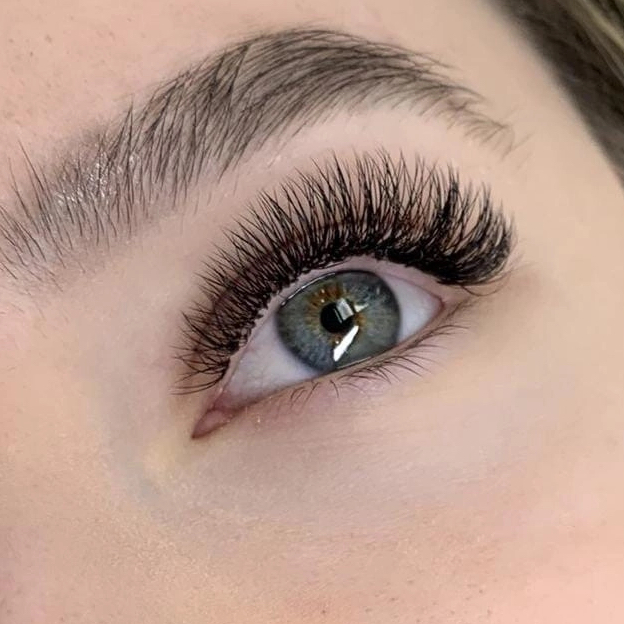 Наращивание ресниц 3D