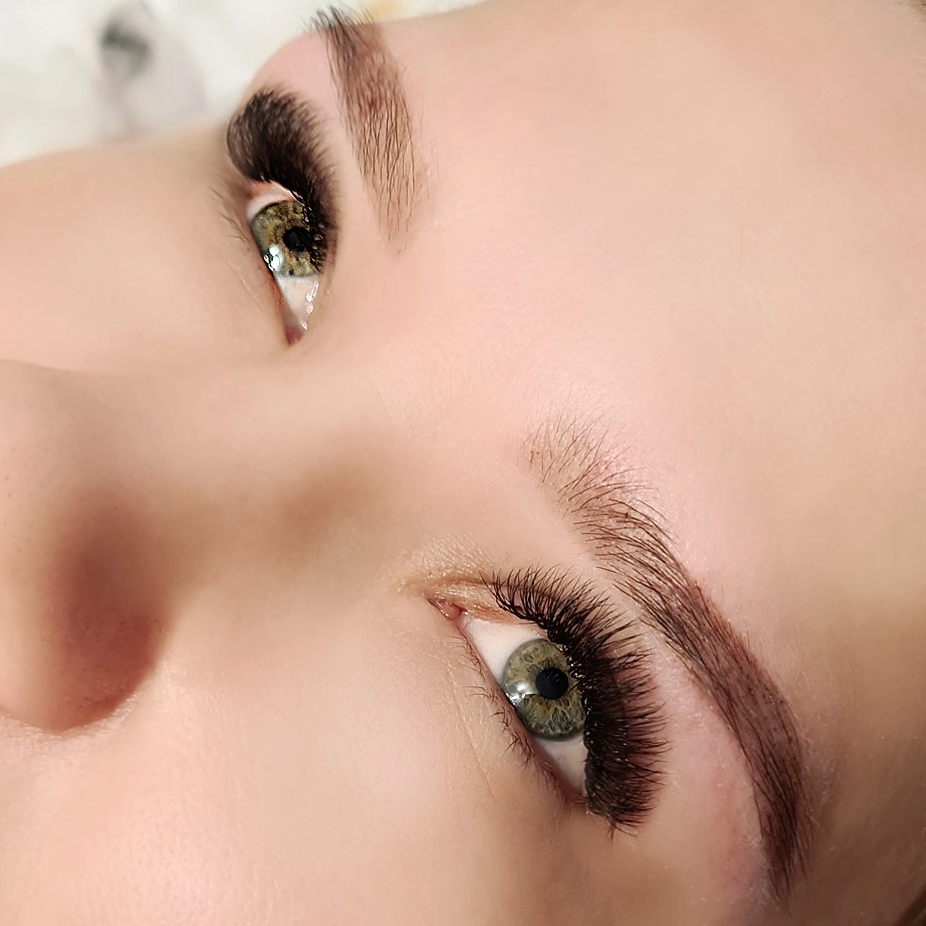 Наращивание ресниц 4D