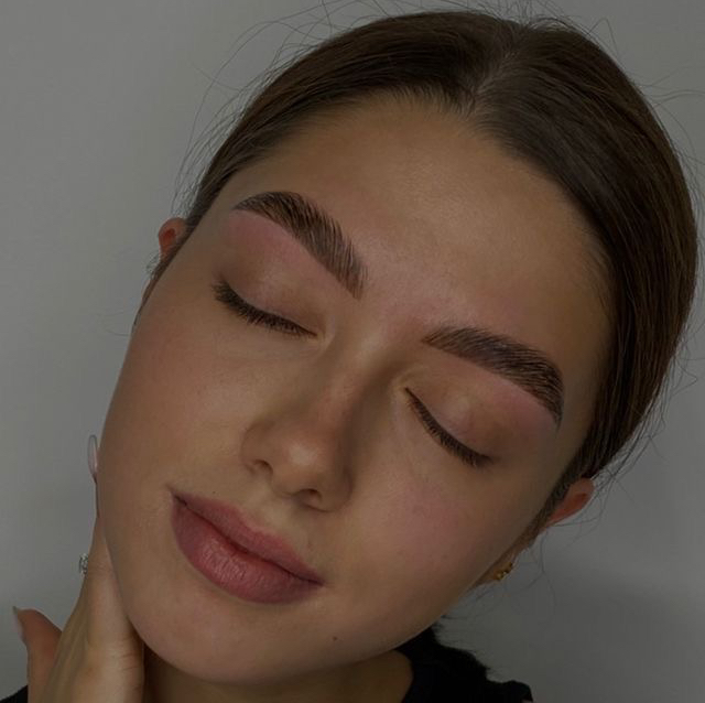 Оформление бровей+ окрашивание краска