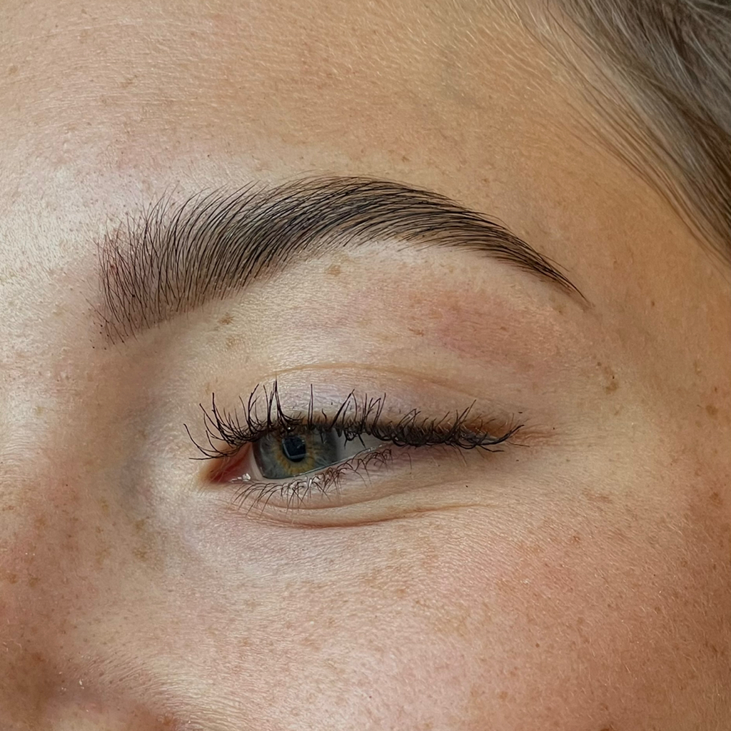 Оформление бровей
•коррекция + окрашивание