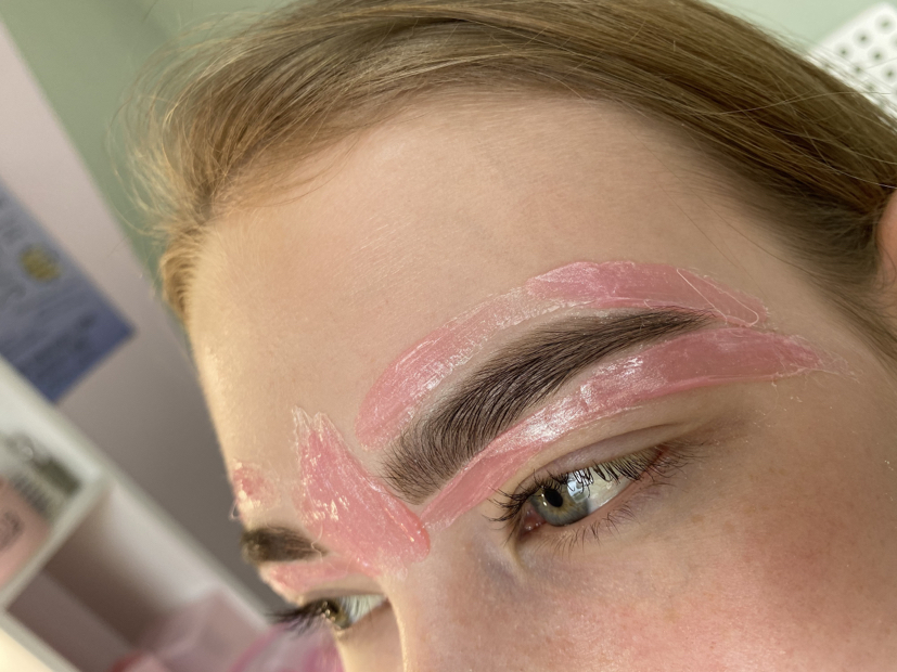 Коррекция бровей пинцетом / воском , прореживание