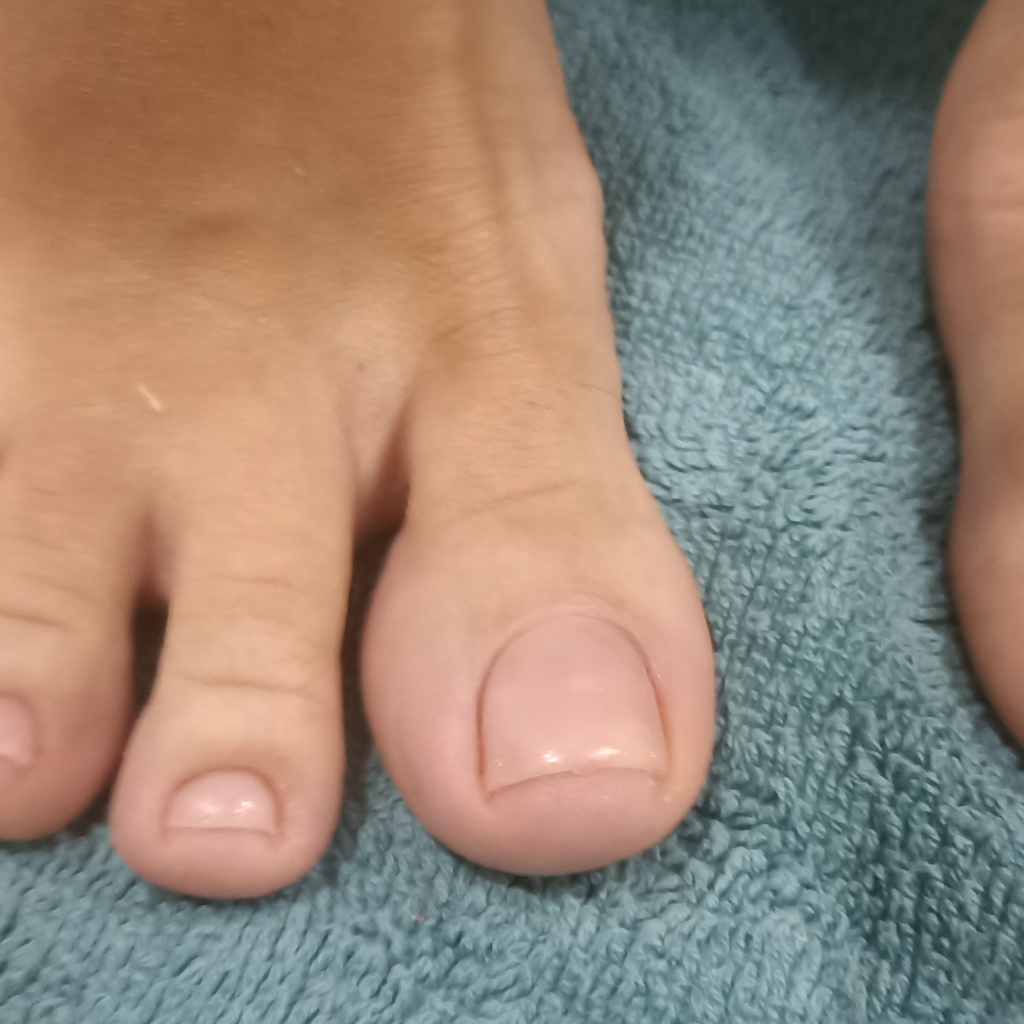 педикюр пальчики с покрытием.