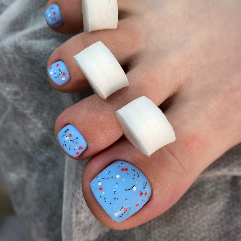 Эстетический педикюр с покрытием (обработка пальчики+стопы)