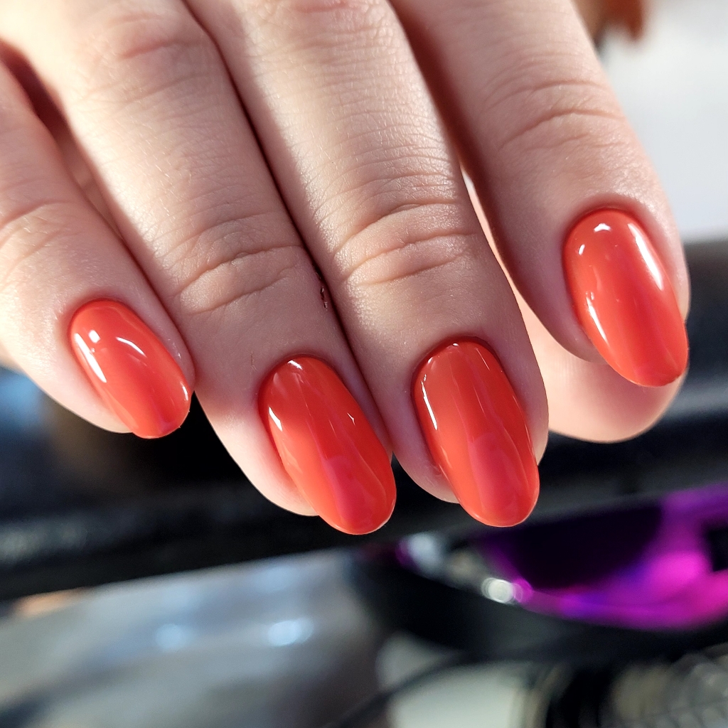 Маникюр с покрытием гель-лак однотон