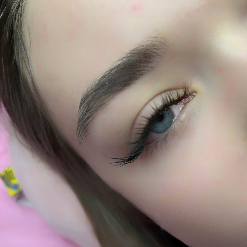 Наращивание ресниц 2D