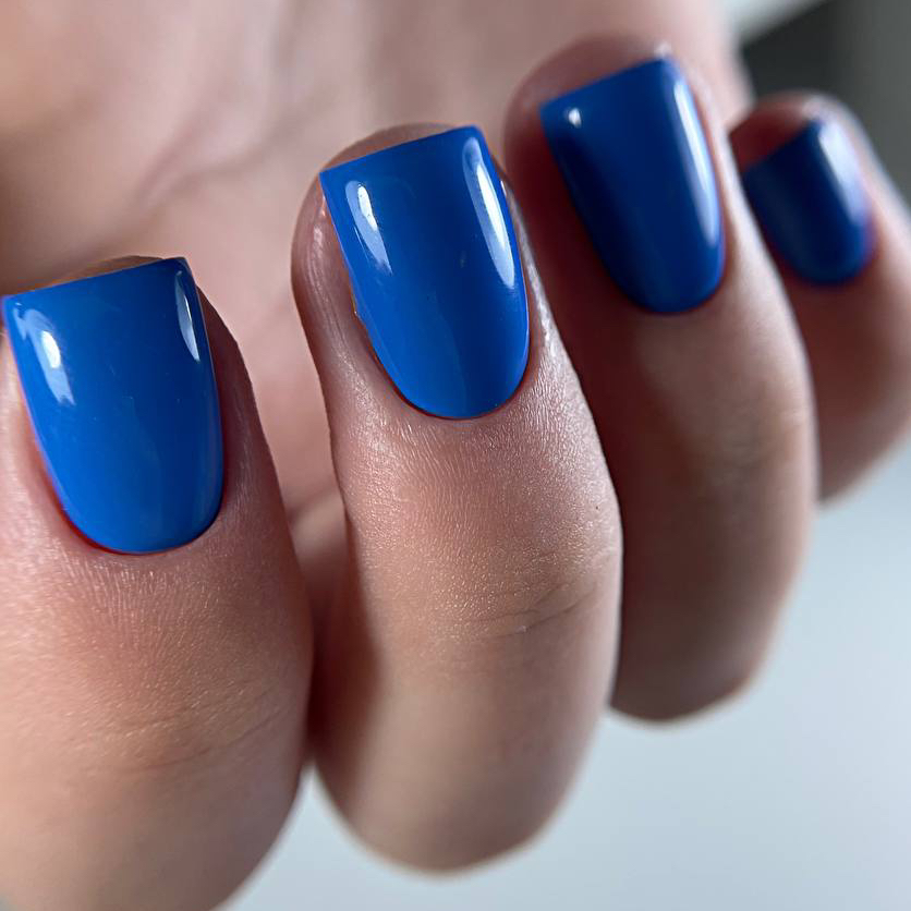 Однотонный маникюр