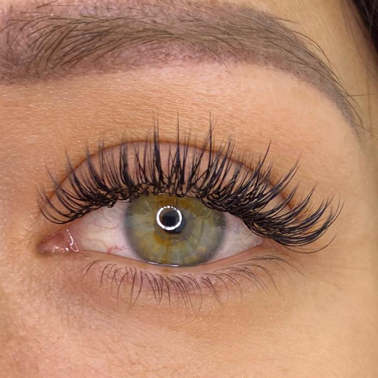 Эффект Лучики (наращивание ресниц)