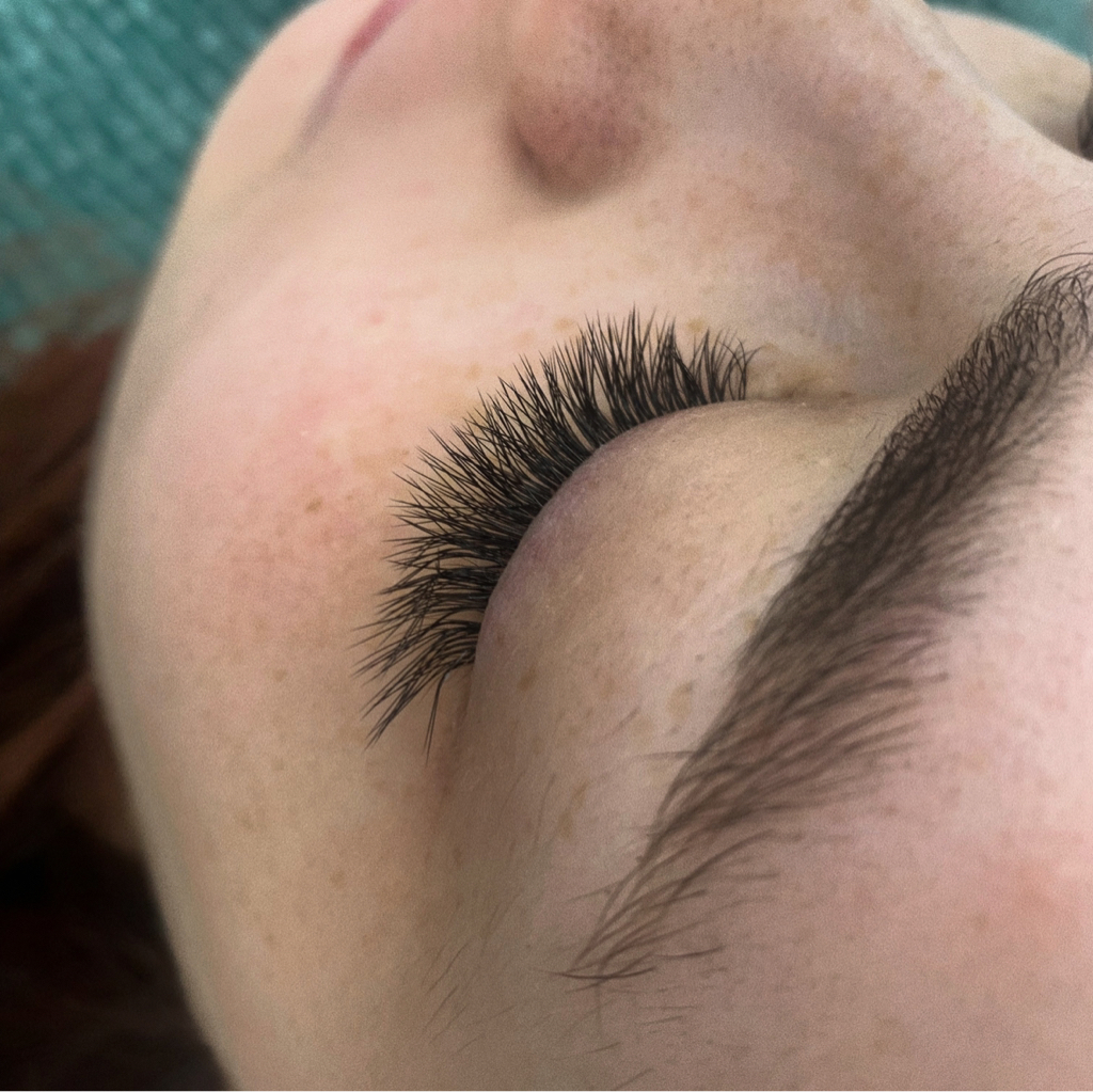 Наращивание ресниц 3д