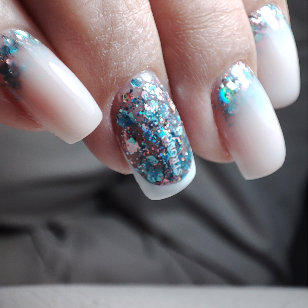 Маникюр с покрытием гель-лак