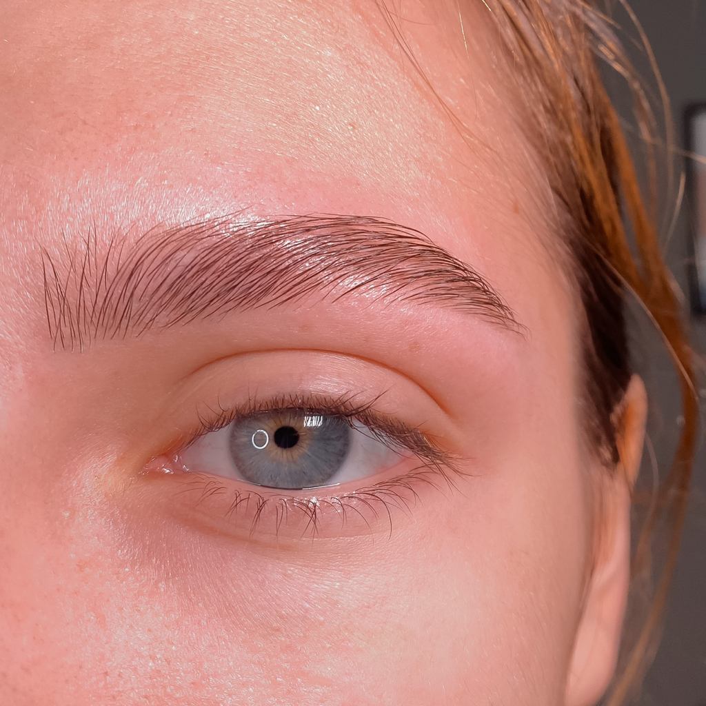 Коррекция бровей