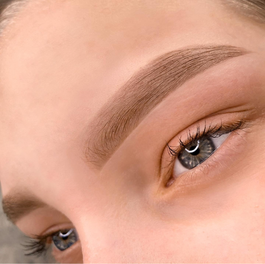 Осветление + оформление бровей в комплексе