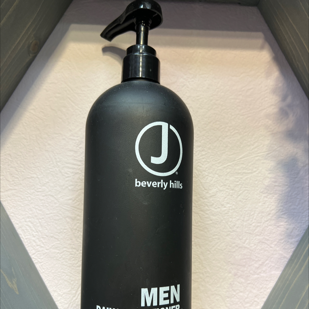 Массаж головы с использованием кондиционера J Beverly hills