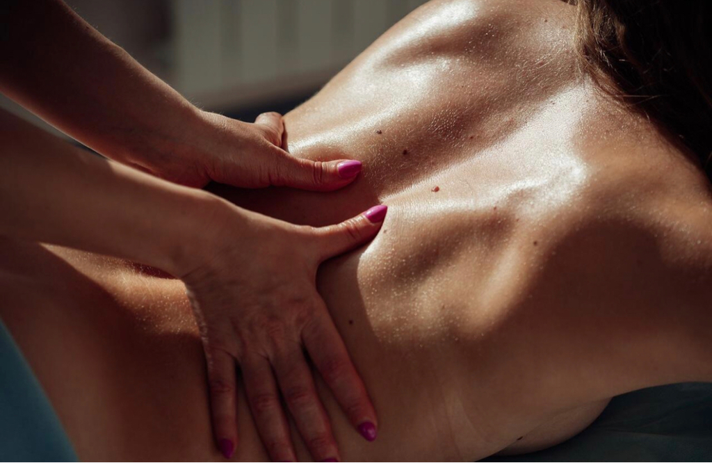 Классический массаж СПИНЫ женская