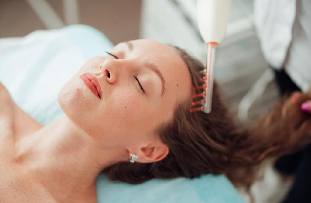 Профилактика ПРОТИВ ВЫПАДЕНИЯ ВОЛОС массаж и дарсонвализация