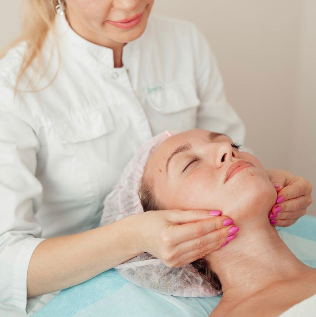 Классический массаж лица