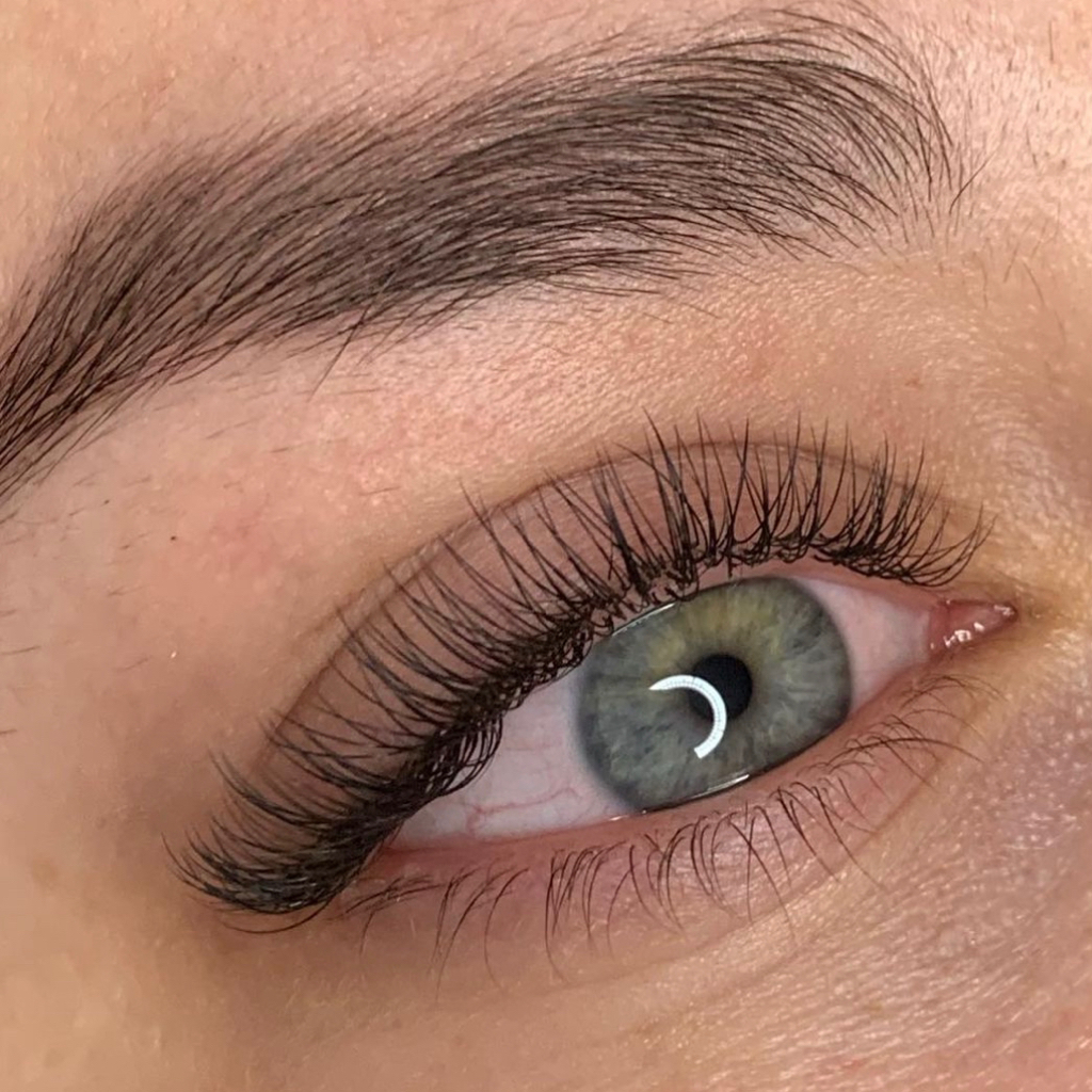 Классическое наращивание ресниц