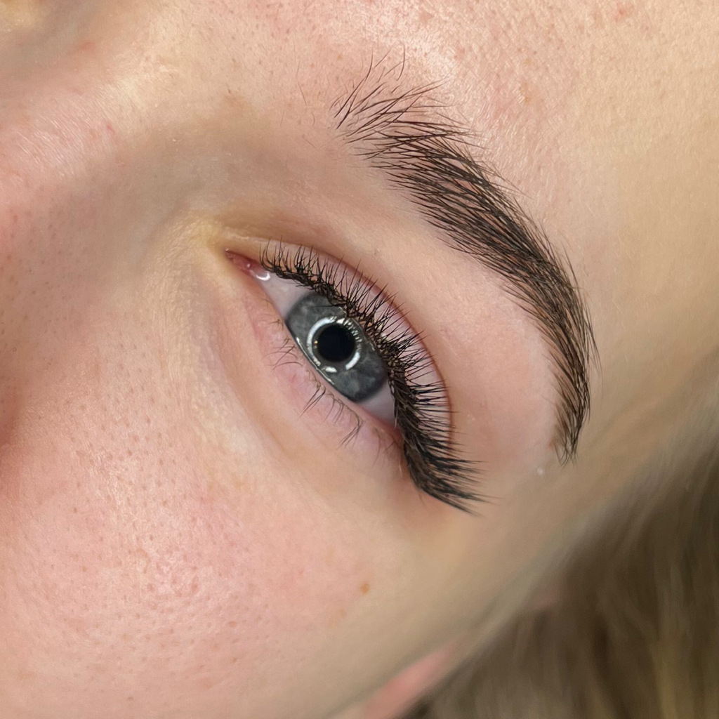 Наращивание ресниц 1,5д
