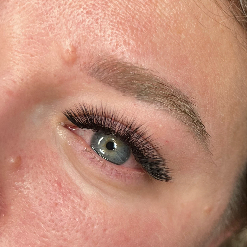 Наращивание ресниц 3д