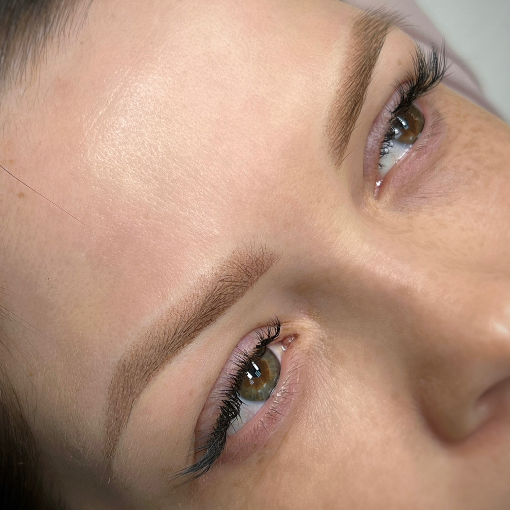 Пудровые брови