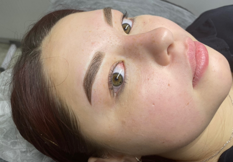 Коррекция перманентного макияжа бровей через 1-2 месяца