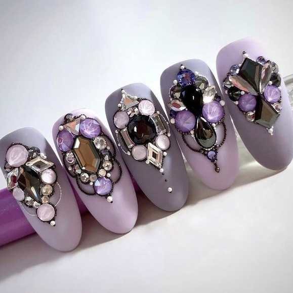 Композиционная инкрустация стразами Swarovski