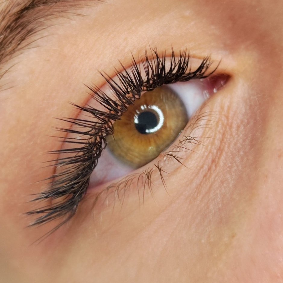 Наращивание ресниц  эффект Mascara