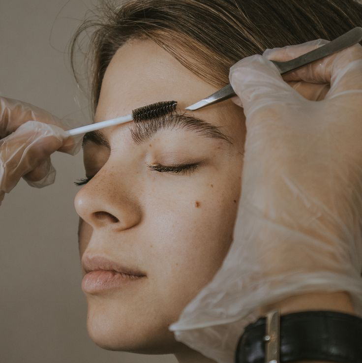 Оформление бровей пинцетом без окрашивания