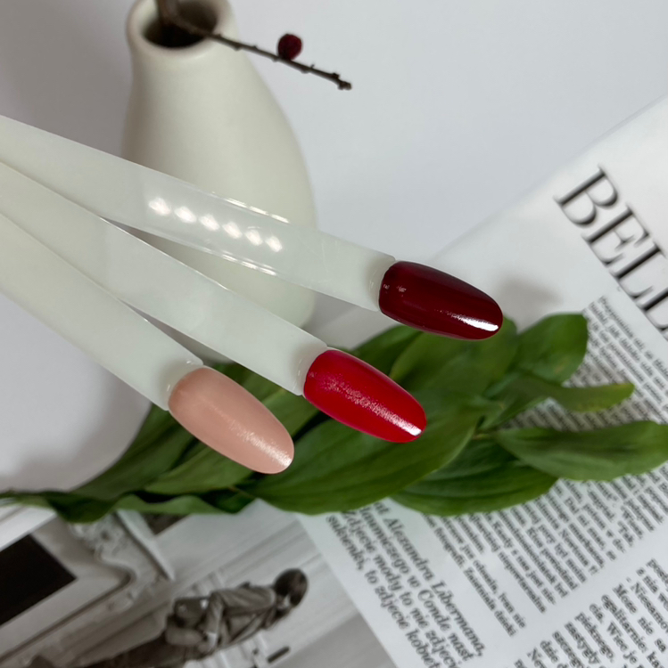 Маникюр с покрытием лак